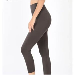 ZENANA SEAMLESS CLASSIC CAPRI LEGGINGS Large/XLarge